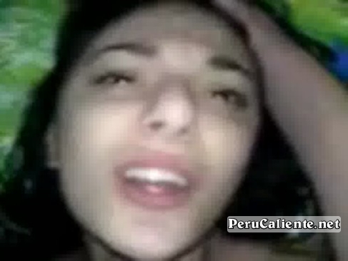 Adolescente paraguaya mamando la verga de su tío