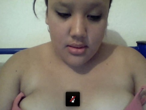 Chica del df tocandose en webcam enseñando tetas bubis senos. 