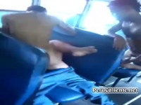 Porno gratis Gorda cachonda cogiendo en el autobús amateur peruano