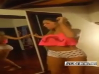 Porno gratis Hermosa nena bailando perreo rico amateur peruano