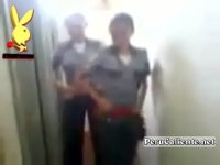  tanga mostrando desmadre echando y uniformadas policias Mujeres
