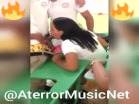 Porno gratis Chica chupando verga a compañeros del colegio amateur peruano