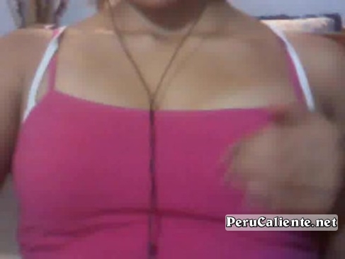 Ayacuchana tocándose los senos frente a la webcam
