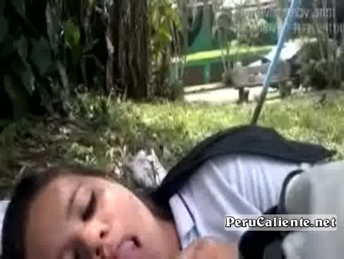 Puta paceña mamando pene en el parque de los niños de La Paz, Bolivia
