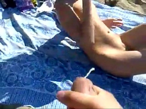 Dick flash en playa nudista 
