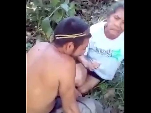 Anciana fea teniendo sexo en el monte 